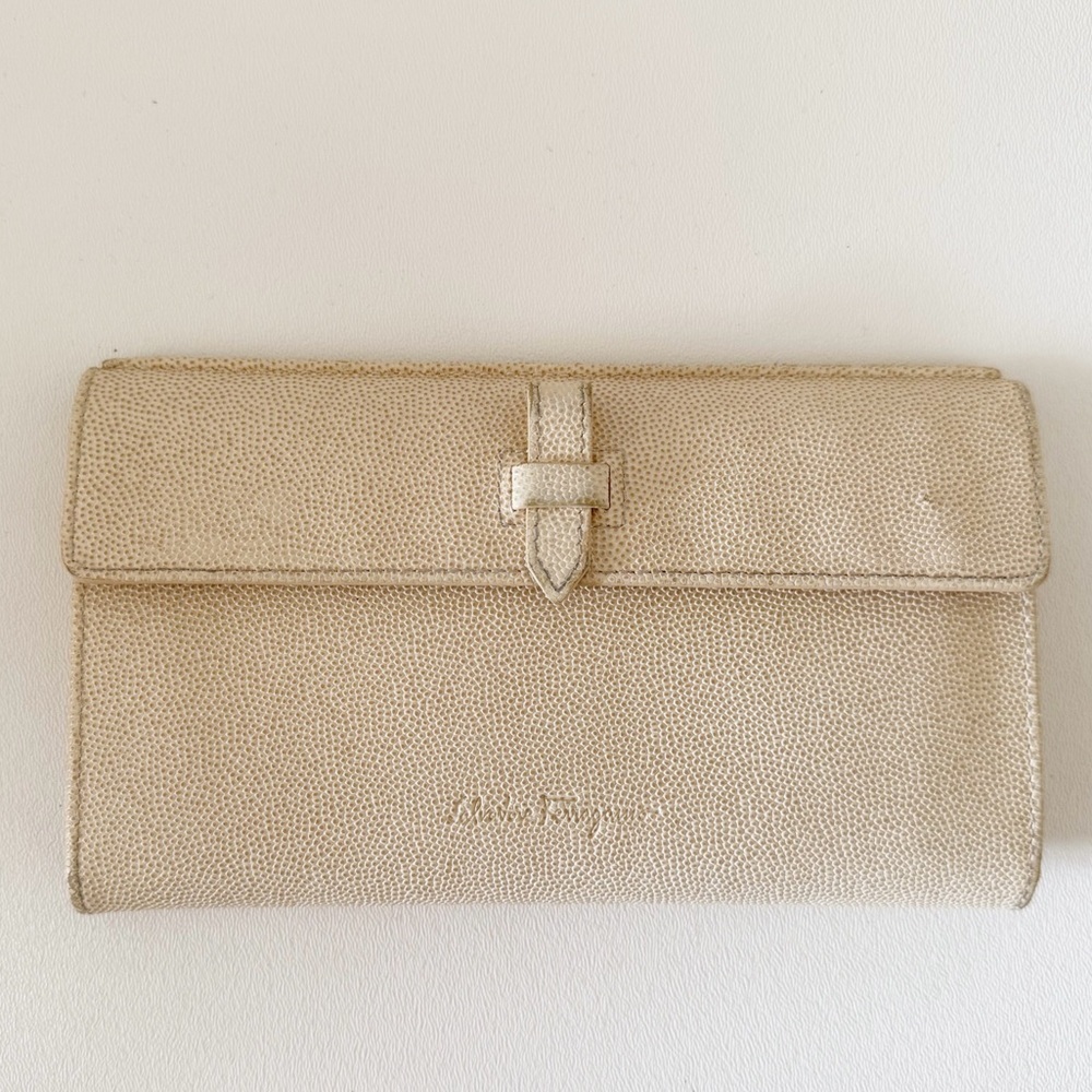 Salvatore Ferragamo Wallet Pebbled Leather Cream Casual Classic Chic Minimalist